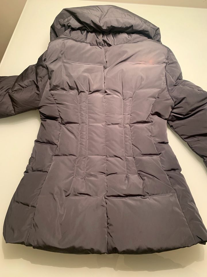 Original MONCLER Damen Glanz Daunenjacke Größe 2 schwarz TOP in Berlin