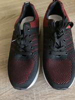Sportschuhe schwarz-rot Gr. 41 Bayern - Hettstadt Vorschau