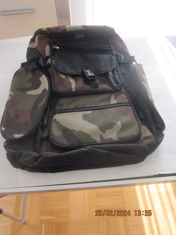 Camouflage Rucksack NEU in Braunschweig