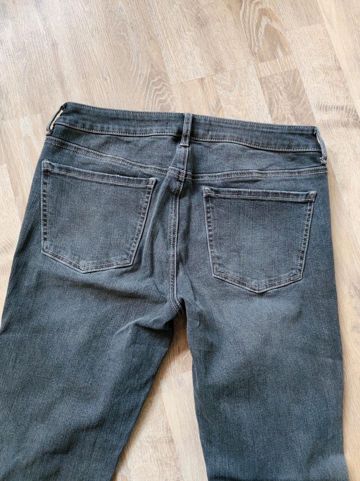 find skinny Jeans Größe W30 / L32 grau in Meinhard