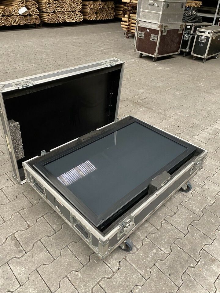 Panasonic Plasma-Bildschirm im Transportcase #0892 in Jettenbach