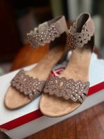 Neue Sandalen | 40 | Rieker | Taupe, Beige | Rauleder | Absatz Hessen - Heppenheim (Bergstraße) Vorschau