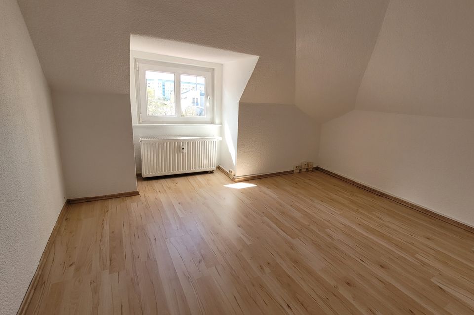 4,5 Zimmer! Schöne Dachgeschosswohnung mit ausgebautem Spitzboden in Gotha