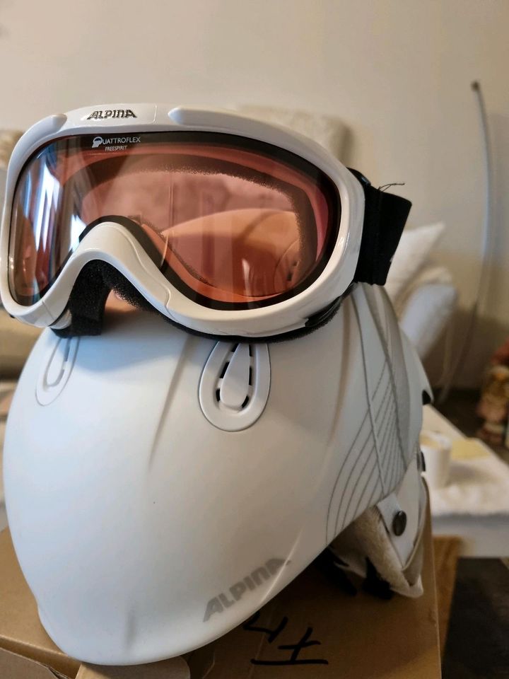 ALPINA Helm weiß mit passender Skibrille Neuwertig in Hünstetten