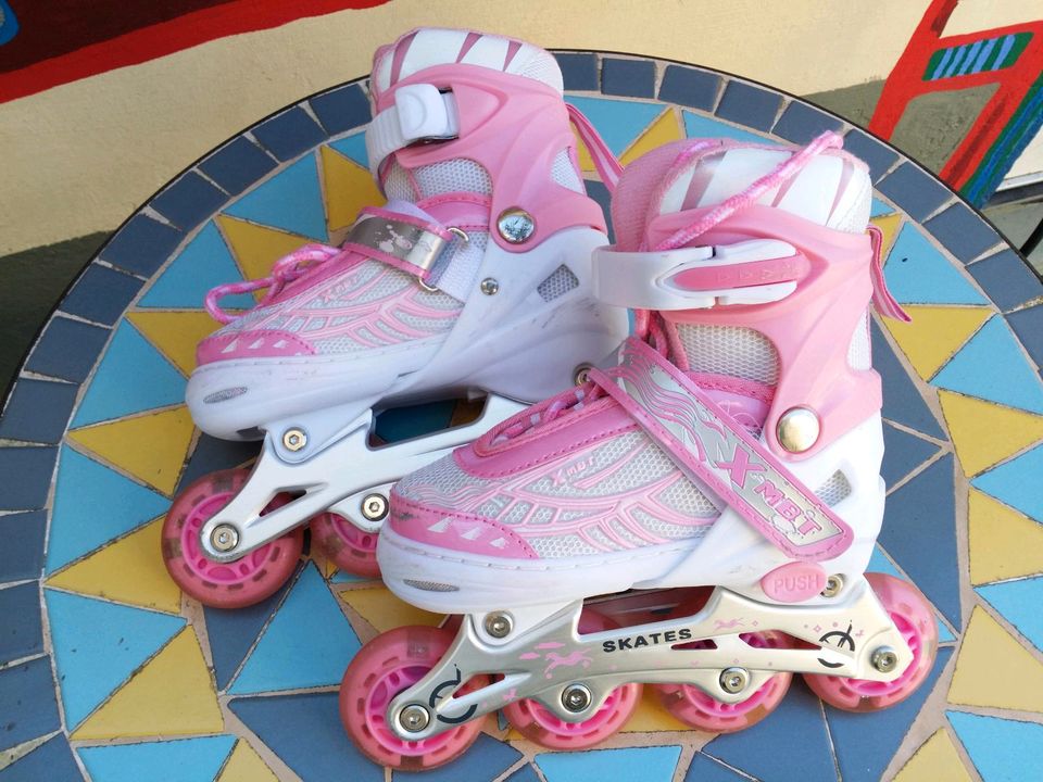 Inline skates Gr. 31, 32, 33, 34 LED Rollen Weiß, Rosa, Silber in Freiburg im Breisgau