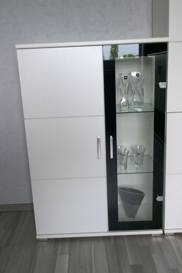 Schrank Vitrine Sideboard weiß schwarz mit Beleuchtung 3-teilig in Berlin