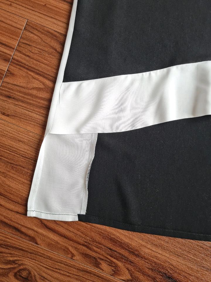 Schwarz/ weiß  länger geschnittenes Shirt neu// unbenutzt in Esslingen