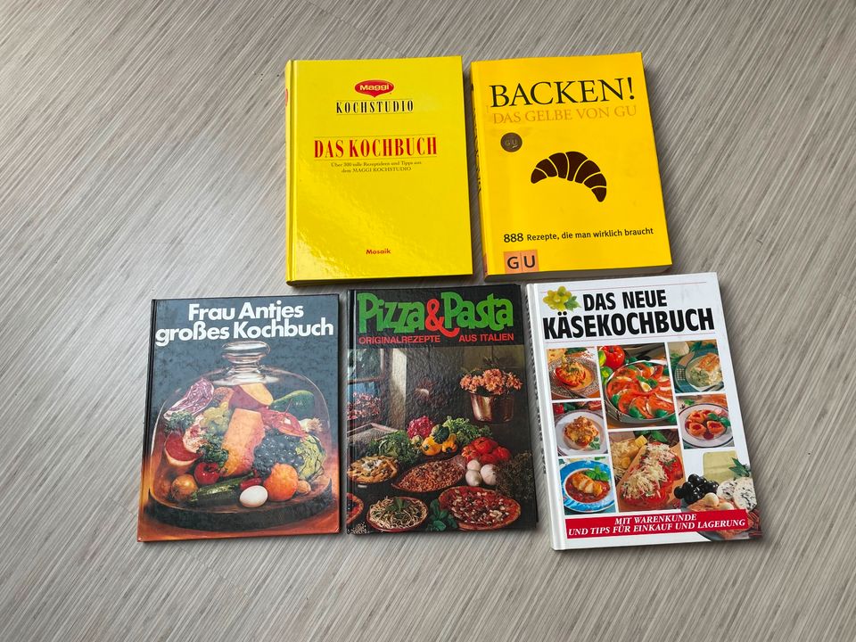 Verschiedene Kochbücher in Hallerndorf