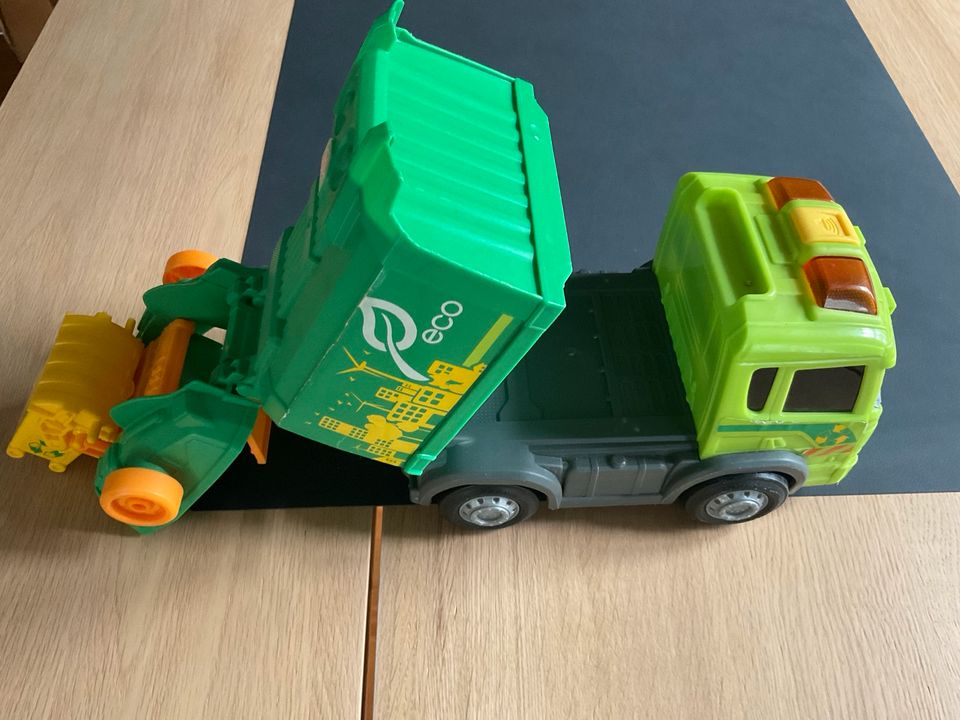 Spielzeug Müllauto mit Funktion in Leipzig