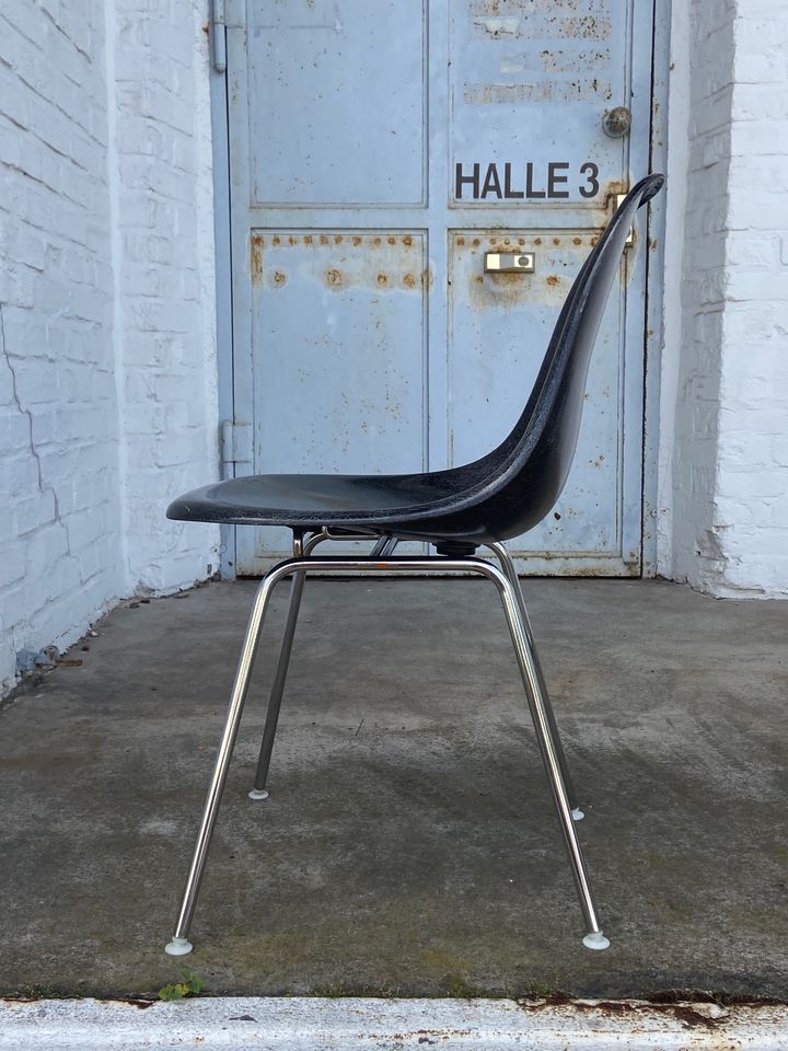 achtgrad / 1x vintage Eames side chair Vitra Herman Miller in Krefeld