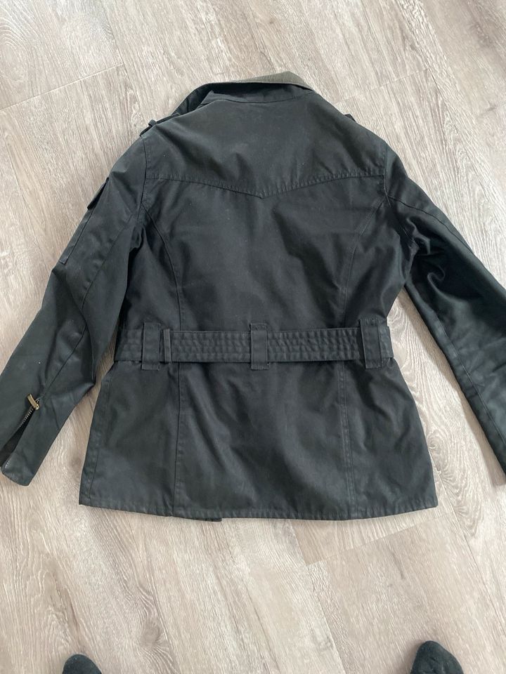 Barbour Wachsjacke schwarz 36 S International Forth in Meckenheim