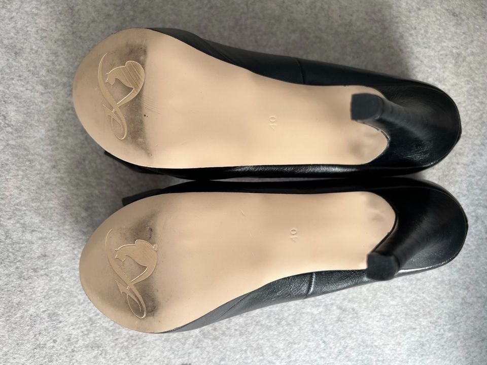 Katzenberger Highheels Schleife Nieten schwarz gold Gr.40 wie NEU in Eningen