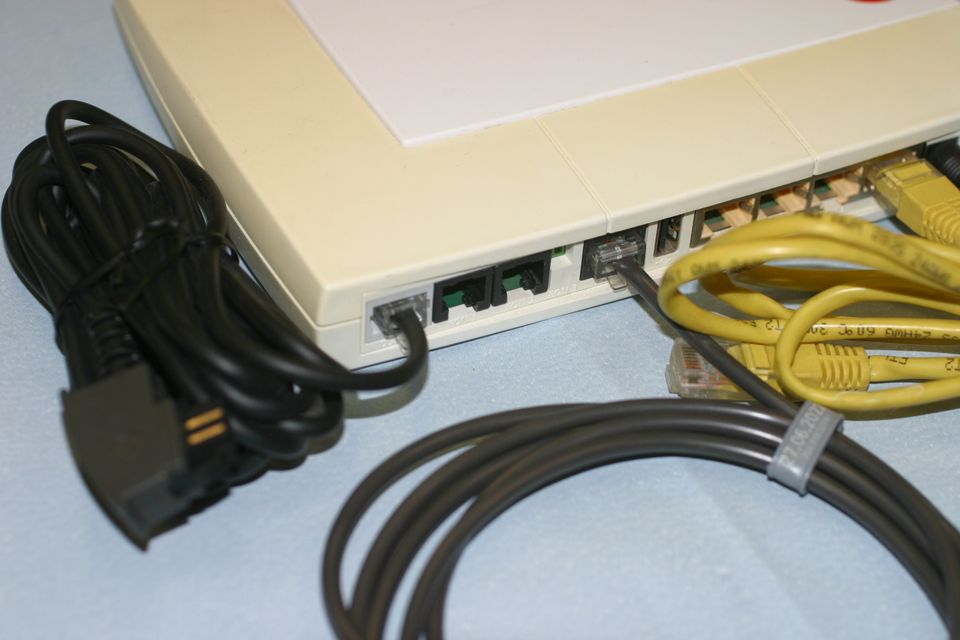 AVM Alice - AD WLAN 3331 - FritzBox - Modem Router - LAN Kabel in Bremerhaven