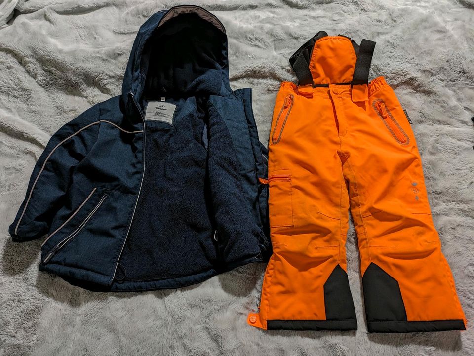 Kleidungspaket Winterjacke und Skihose Größe 104 in Potsdam