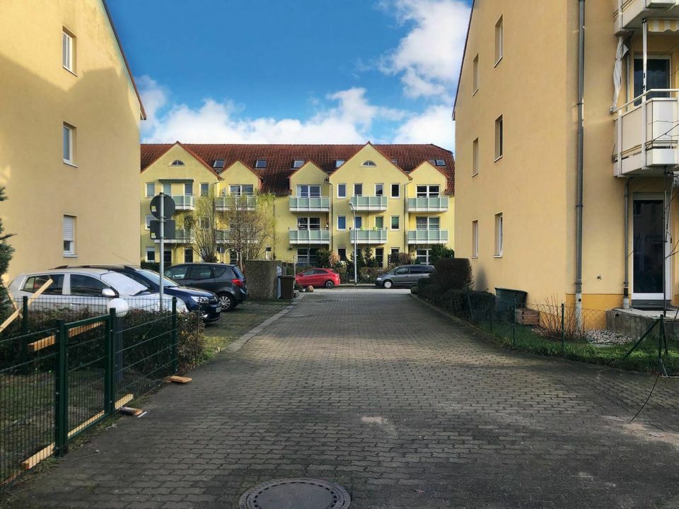 Attraktive Gelegenheit: vermietete Wohnung mit zwei Balkonen und Stellplatz in ruhiger Lage in Leipzig