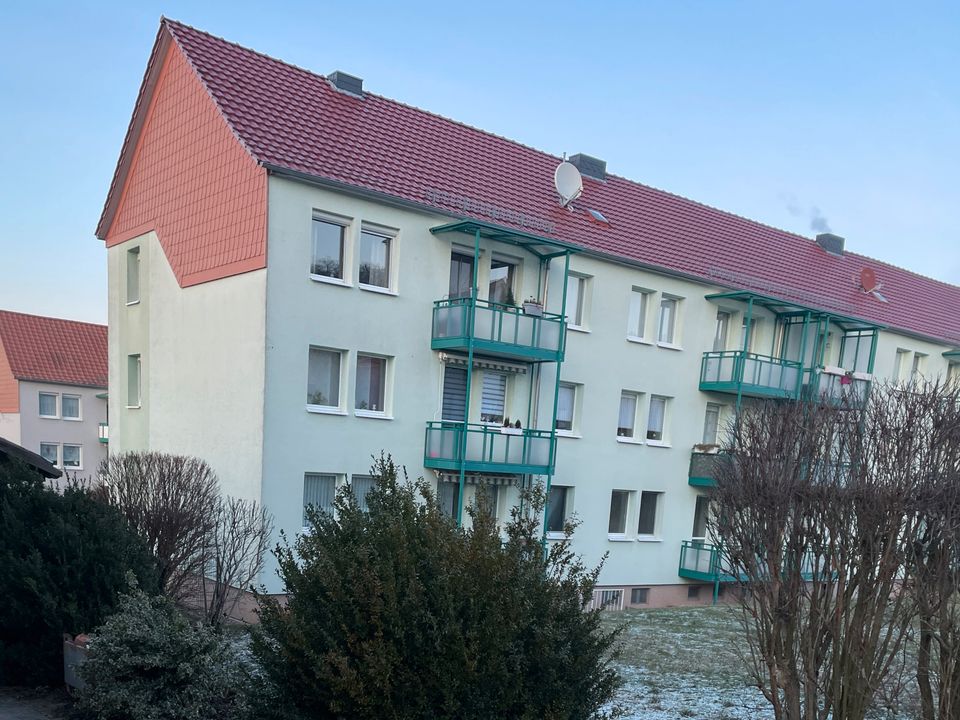 Kapitalanlage gesucht ? Gebotenwird: Hübsche (vermietete) Etagenwohnung mit Balkon in Deuna  ! in Niederorschel