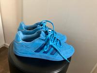 addidas Schuhe Tyshawn  Gr.43  / 9,0   hellblau / blauen Streifen Thüringen - Suhl Vorschau