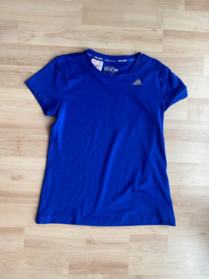 Adidas Sport Shirt Gr. 140 lila in Bad Schönborn