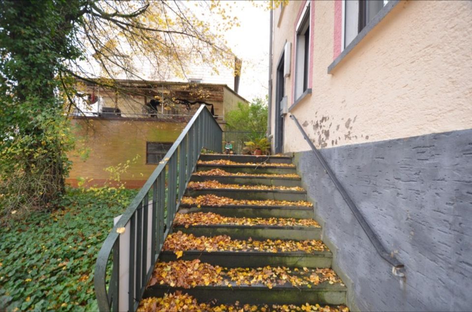 Ehemalige Dorfschule umgebaut zum gemütlichem Wohnhaus mit kleinem Garten und Hof, Urschmitt (4) in Urschmitt