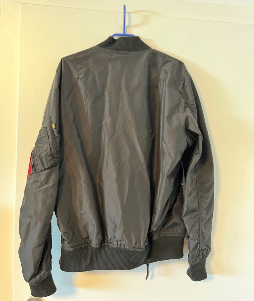 Alpha Industries MA-1 TT  Bomber/ Flieger Jacke Schwarz Gr. M in Dautphetal