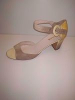 Prada Sandalen Lackleder Beige Eierschale Farbe Gr.41 München - Au-Haidhausen Vorschau