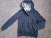 TOMMY HILFIGER Sweatjacke, Zipper in grau, Gr.140 Brandenburg - Hohen Neuendorf Vorschau