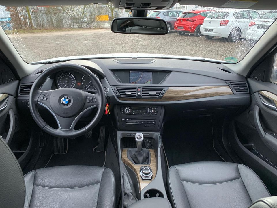 BMW X1 xDrive 18 d xLine *NAVI/LED/PANO/LEDER/XENON/PDC in Weißenburg in Bayern