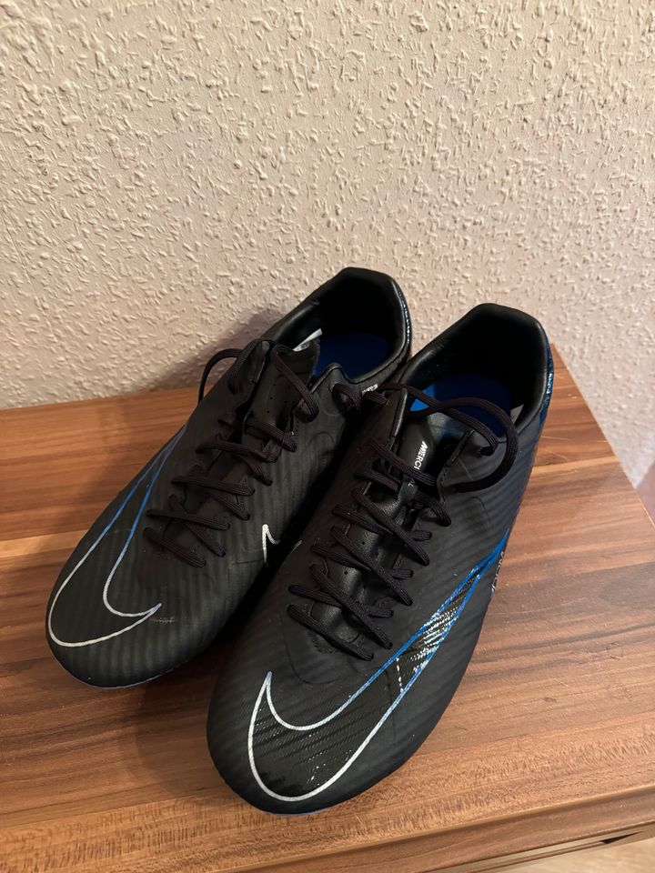 Nike Fußballschuhe Gr44 in Frankfurt am Main