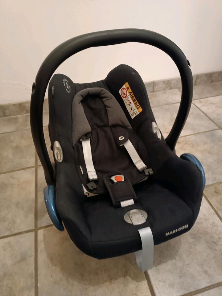 MAXI COSI Babyschale CabrioFix Essential Black in Alpen