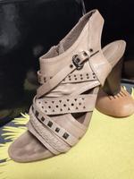 Modische Sandalen beige Gr 40 Absatz 8,5 cm 5th Avenue Nordrhein-Westfalen - Wilnsdorf Vorschau