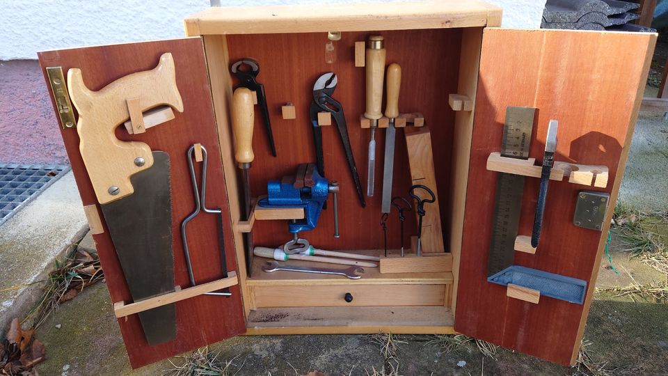Befüllter Werkzeugkasten zu verkaufen - für den Hausgebrauch in Holzkirchen