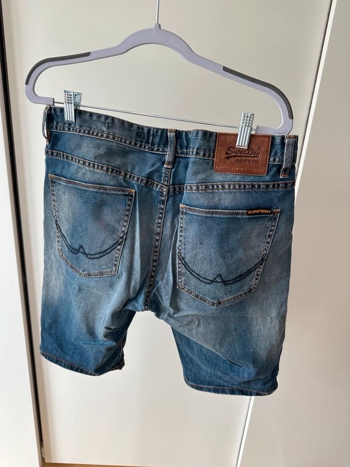 Superdry Jeans Shorts 32 W in sehr gutem Zustand in Stuttgart