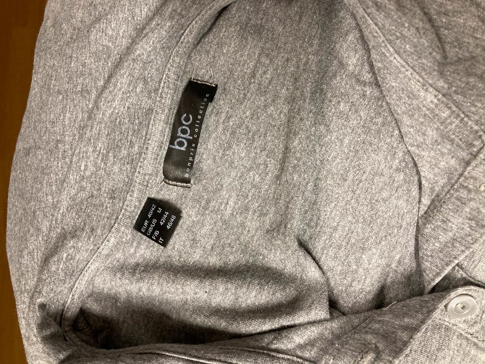 T-Shirt Hängerchen grau Gr 40/42 (H110) in Malsch
