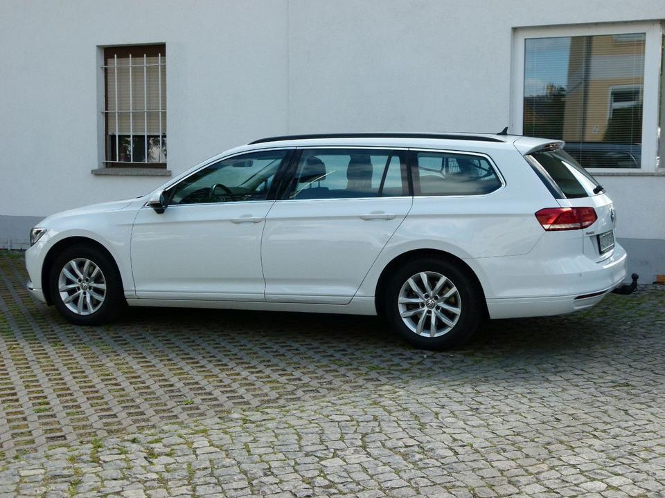 Volkswagen Passat Variant TSI 1.Hand LED TÜV 2027 +GARANTIE in Taucha