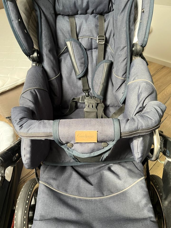 Emmaljunga Kinderwagen Edge Duo S Navy in Celle