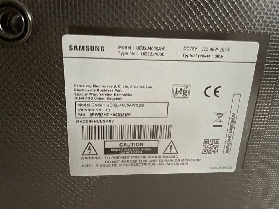 Samsung Fernseher UE32J4000AW in Schwieberdingen