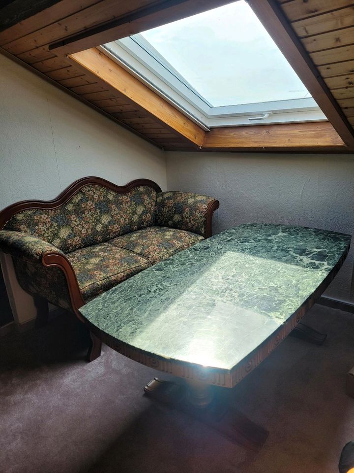 Couch mit Tisch Set ,,Antik" in Nidderau