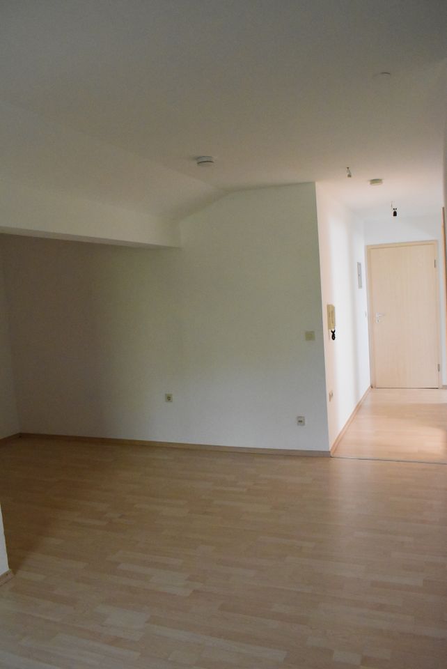 Gemütliche 1,5 Zi-DG-Wohnung * Hell und modern *ideal f. Single in Kirchberg i. Wald