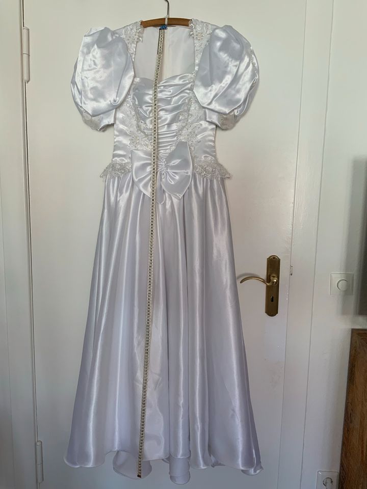 Brautkleid, reinweiß , Gr. 34, mit Blütenapplikationen, Satin in Berlin