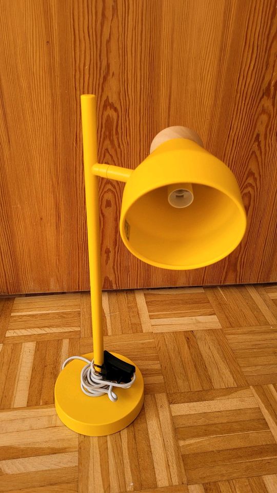 Lampe gelb von made.com in Großhansdorf