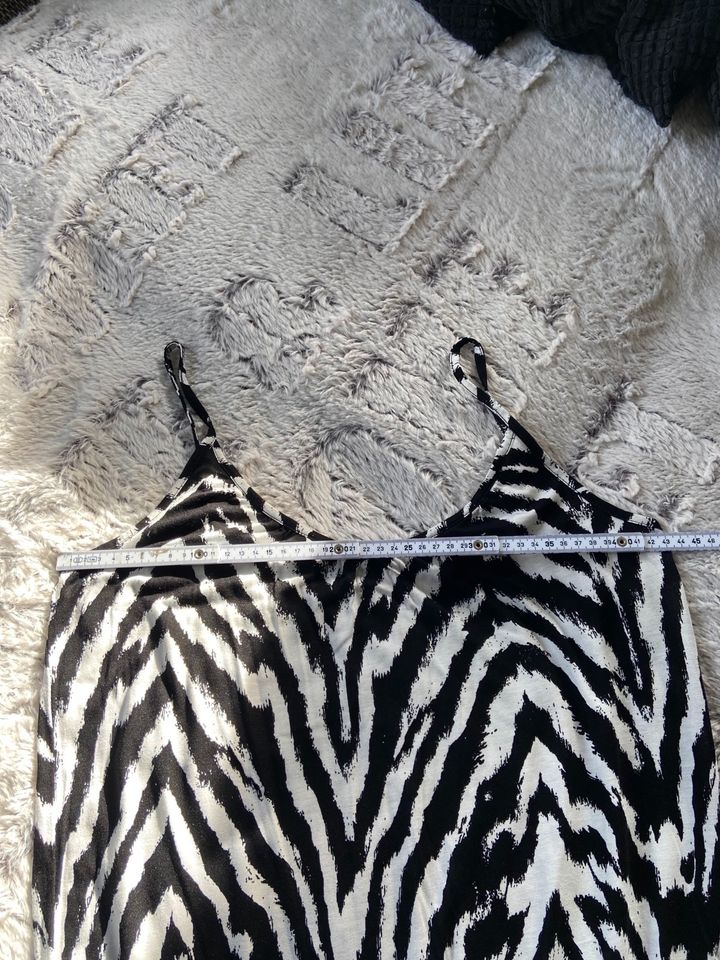 Kleid beachtime Zebra schwarz/weiß Gr. 38 inkl. Versand in  Nordrhein-Westfalen - Bornheim | eBay Kleinanzeigen ist jetzt Kleinanzeigen