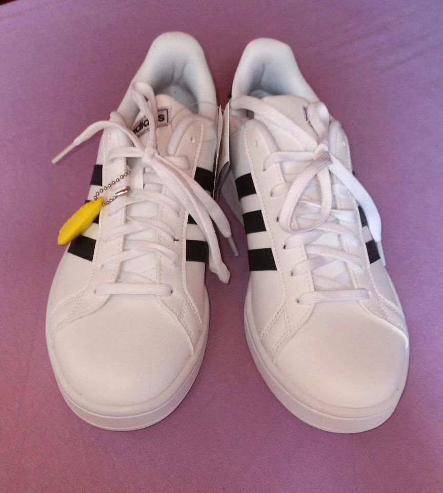 Adidas Schuhe, Damen Sportschuhe Gr. 43,1/2 in Berlin - Schöneberg | eBay  Kleinanzeigen ist jetzt Kleinanzeigen