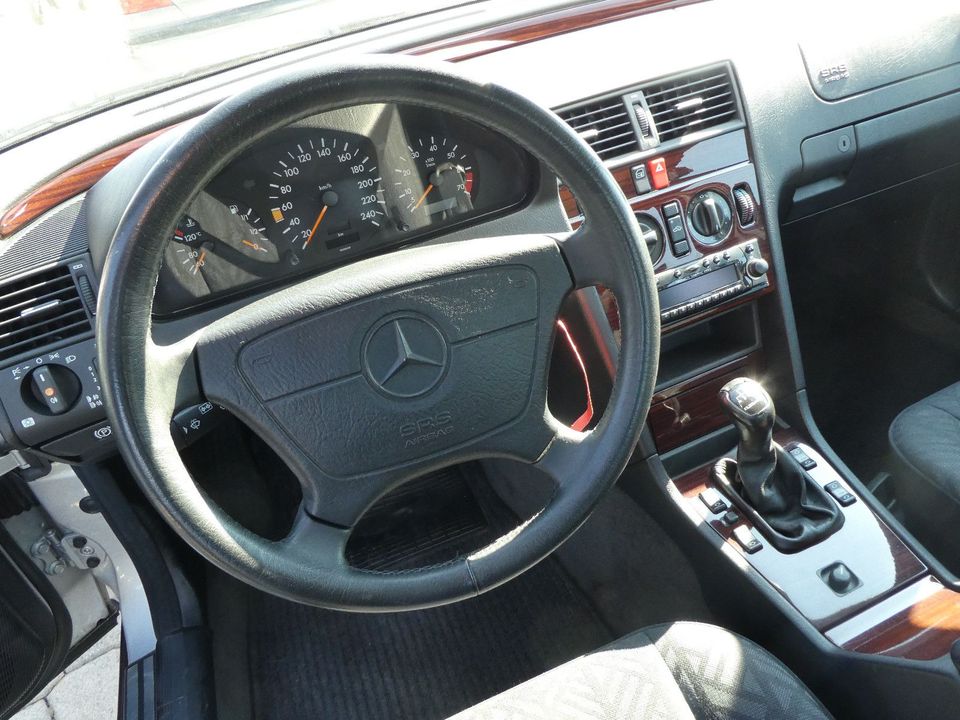 Mercedes-Benz C 180 ELEGANCE mit NUR 31´km+1. Hand in Polling