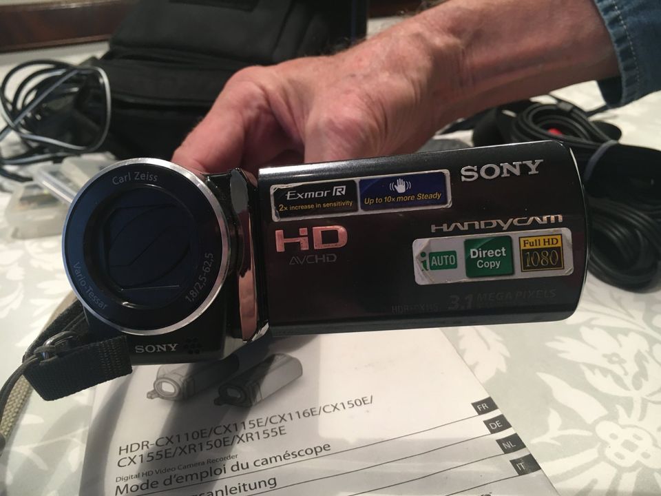 SONY Handycam Camcorder Kamera HDR-CX115E VIEL ZUBEHÖR!! in Rellingen