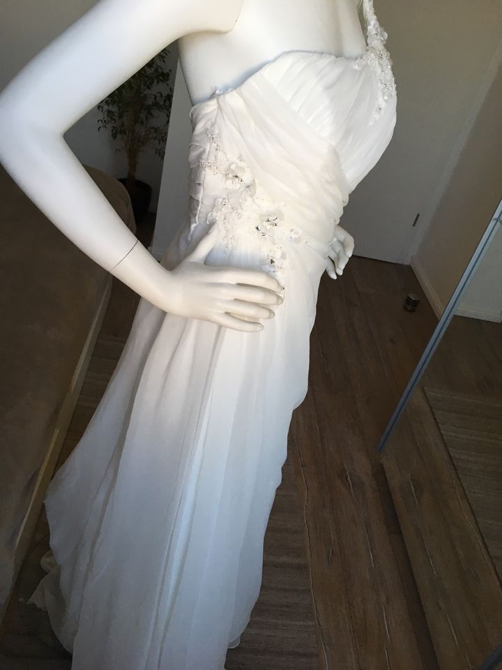 Hochzeitskleid weiss perlen gr 38/m in Bentwisch