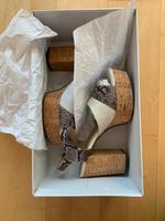 GEOX Sandalen Beige Weiss Gr. 40 Leder Neuwertig  High Heels Hessen - Bad Homburg Vorschau