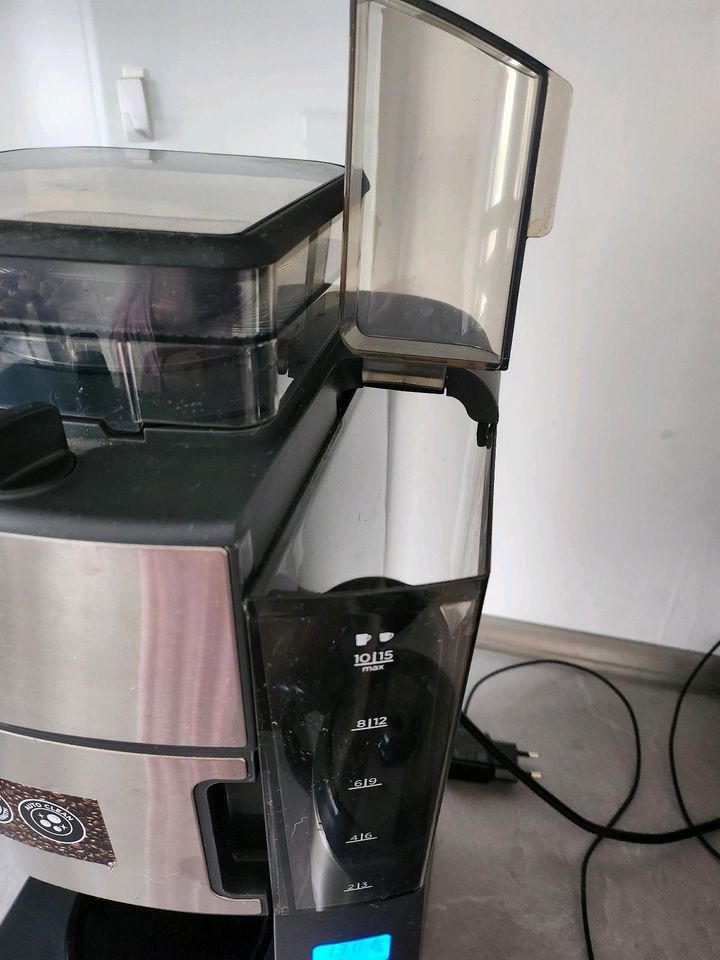 Russel Hubbs Kaffemaschine mit Mahlwerk in Naumburg 