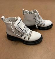 Calvin Klein Boots veganes Leder Gr 38 Berlin - Neukölln Vorschau