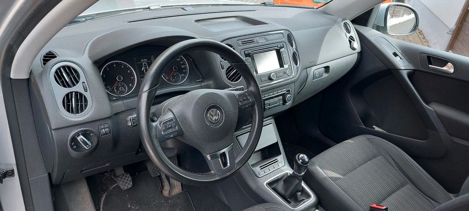 VW Tiguan 1,4 TSI / 122 PS / Top Zustand / TÜV Neu in Altenberg Sachs