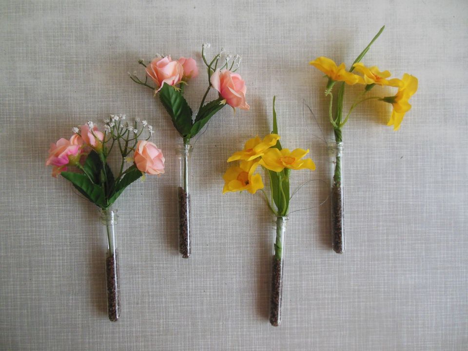 Frühlingsdeko Rosen und Osterglocken im Reagenzglas mit Aufhänger in Idar-Oberstein